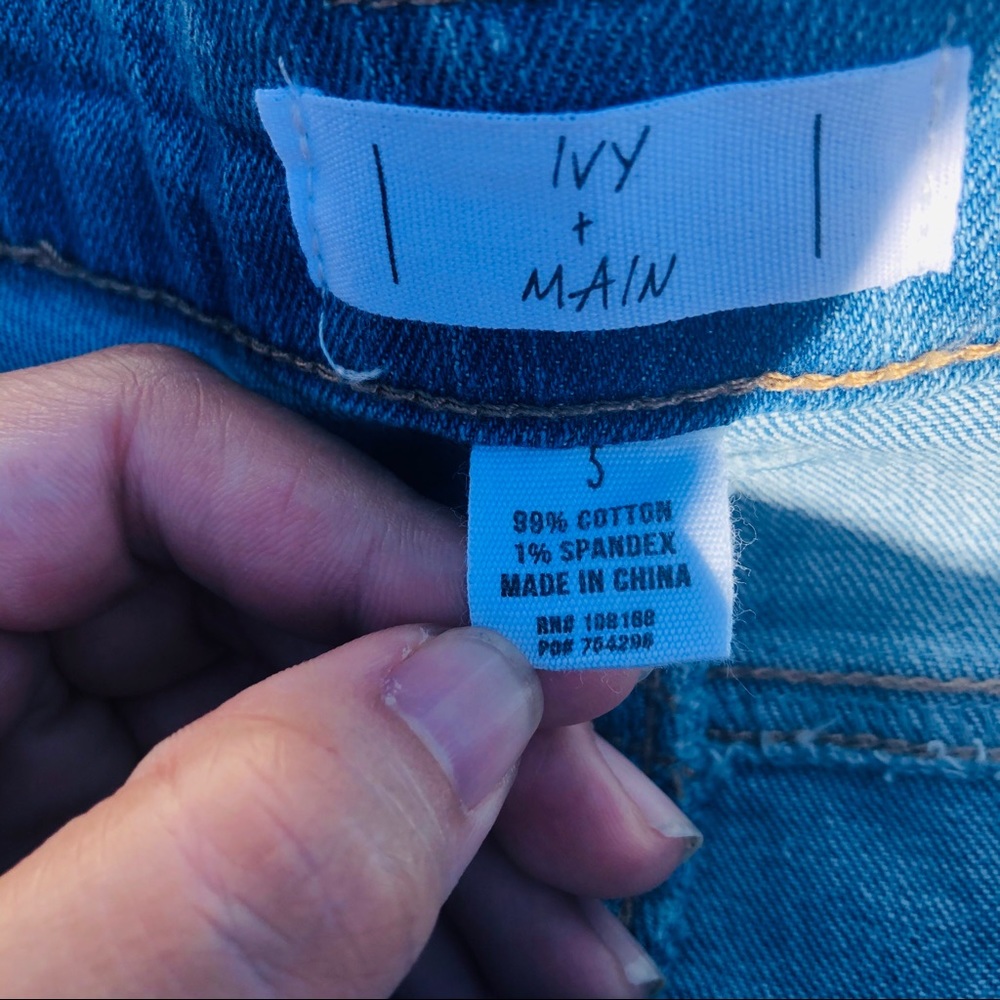 Ivy + Main Distressed Jean Shorts Size 5 Raw Hem - Picture 8 of 8